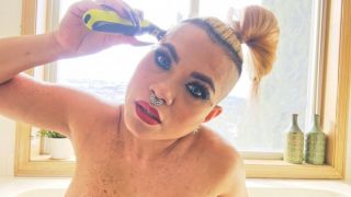 [636.35 MB] - Shaving My Head And Pleasuring Myself - EnveeMia