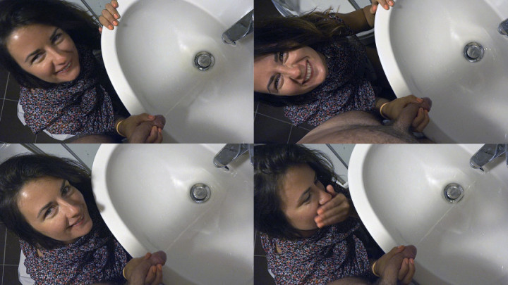 Camilla Helps Me Pee and Pee Yourself