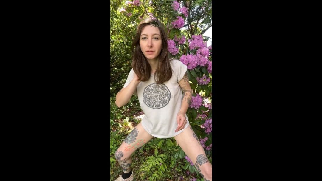 LaLaLydia:Cute Girl "Waters the Plants" Outside with Her Piss