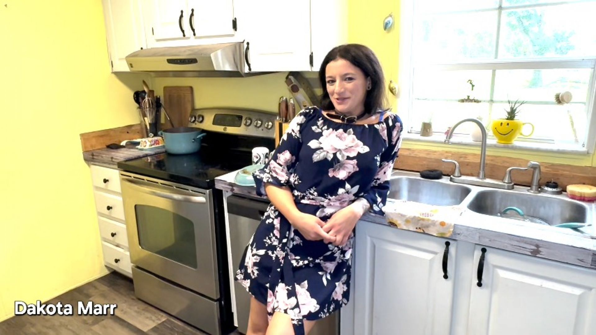 DakotaMarr:Cheating Housewife Fuck Plumber For Debt Intro