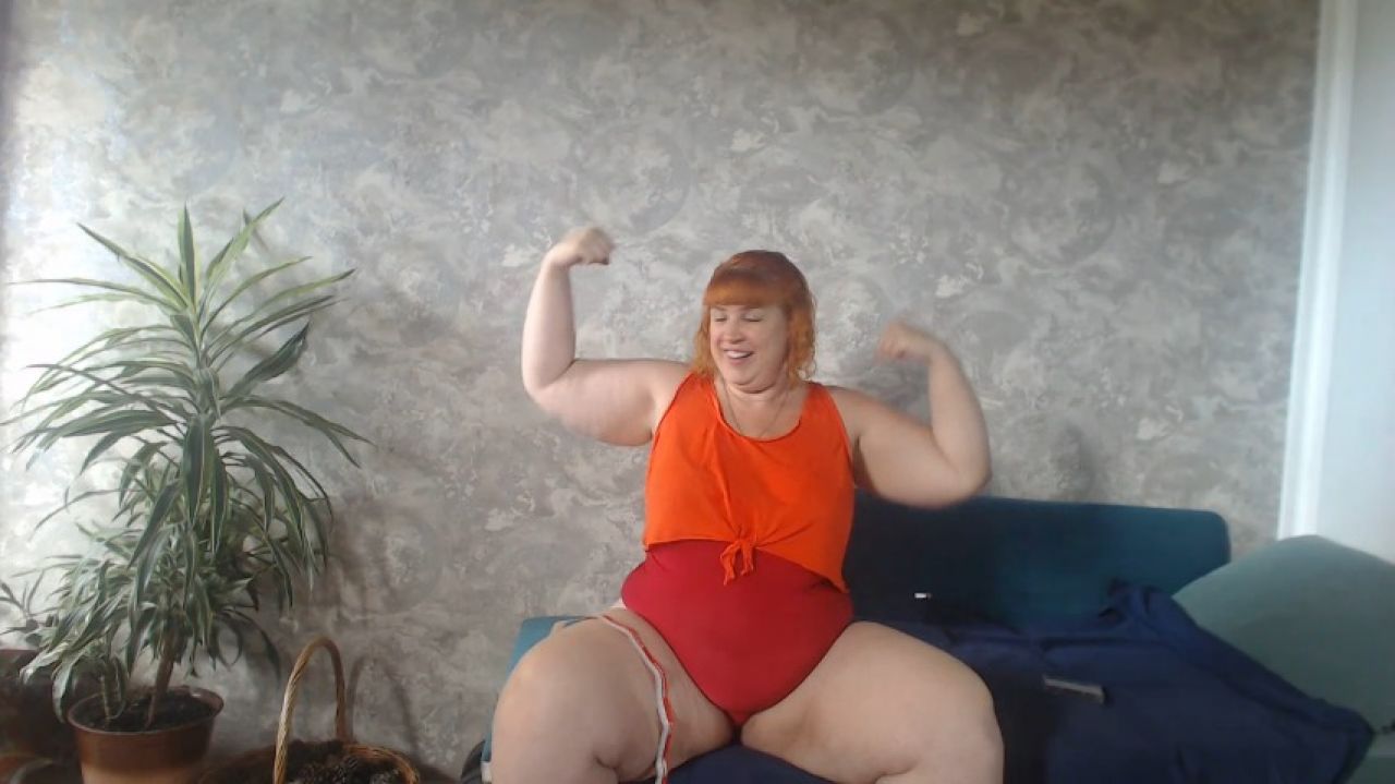 Angeleya_smile:want to check my perfect calf and biceps