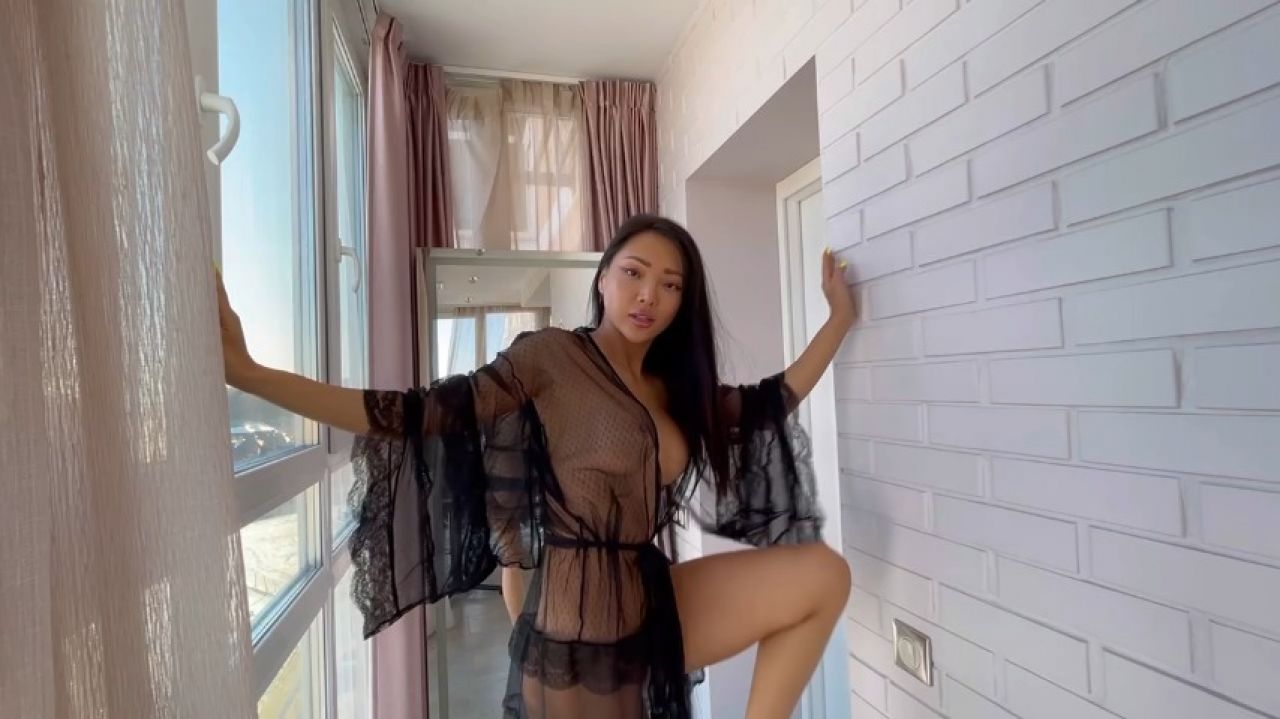 Ayumi Anime:Oiled Up & Dripping in Heels Intense Strip Tease & Toy Rid