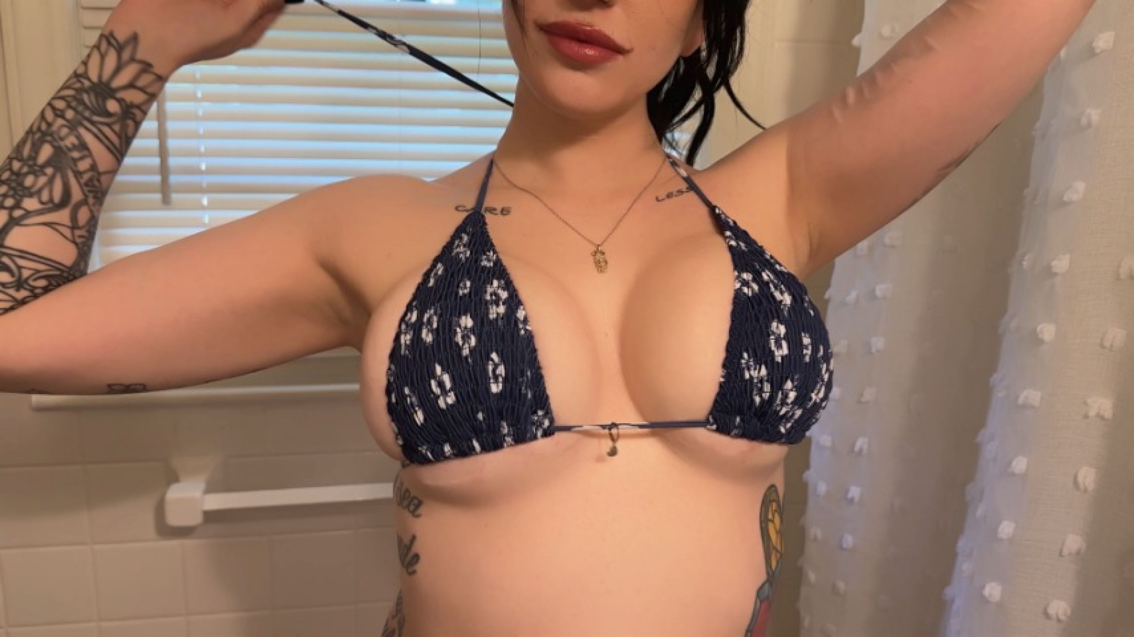 Starisstarving:Alt Girl Strip Tease Before Shower Star Love