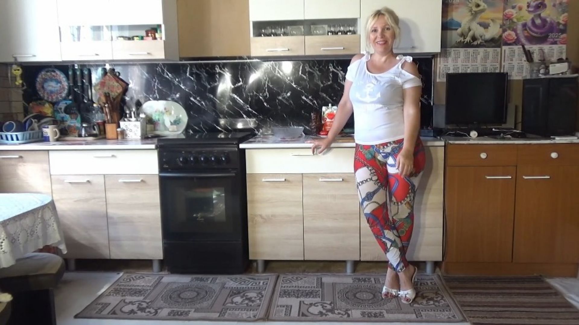 RoseRedRus:Kitchen hostess
