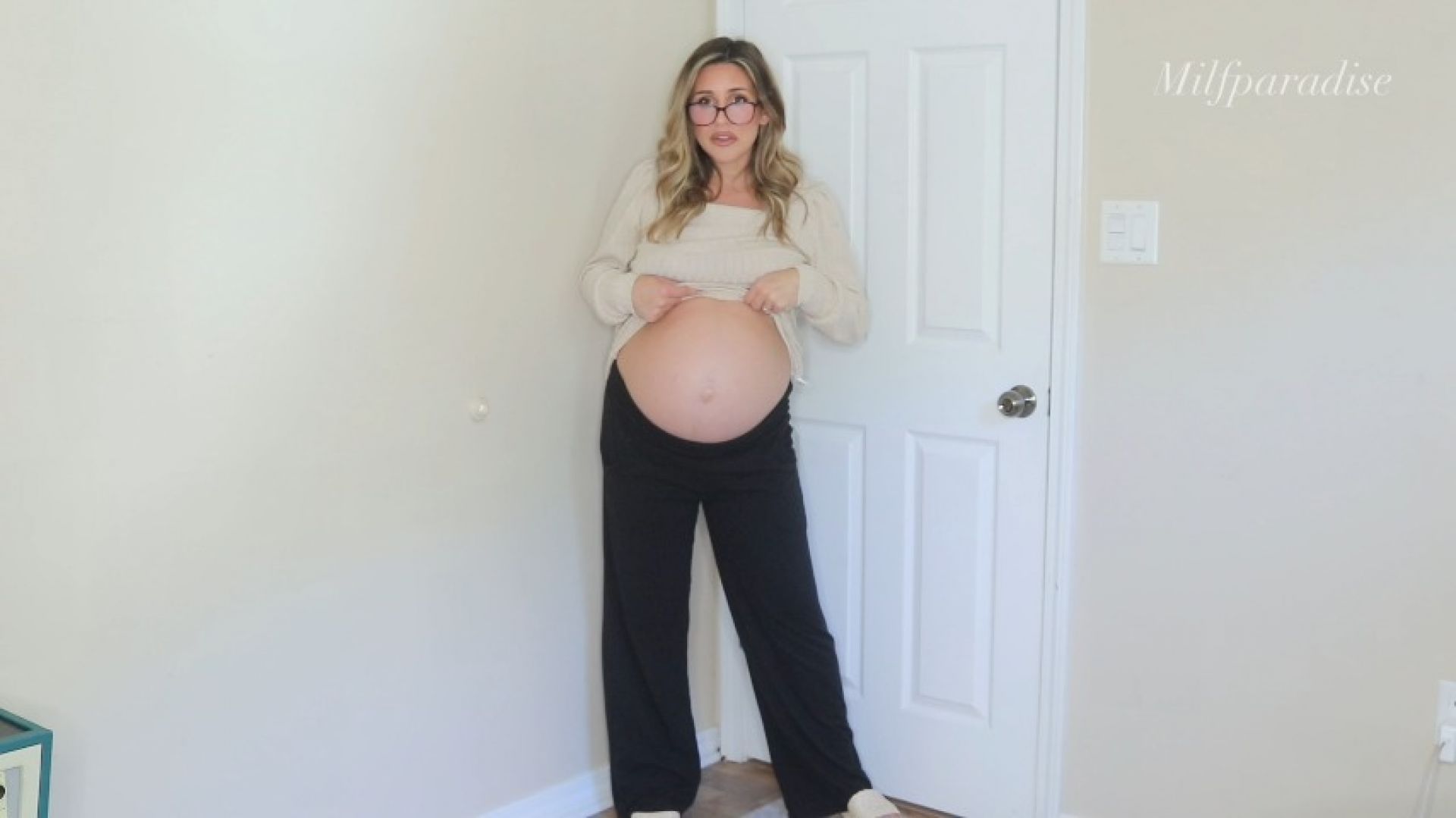 Voluptuous pregnant beautyEnticing mother-to-be