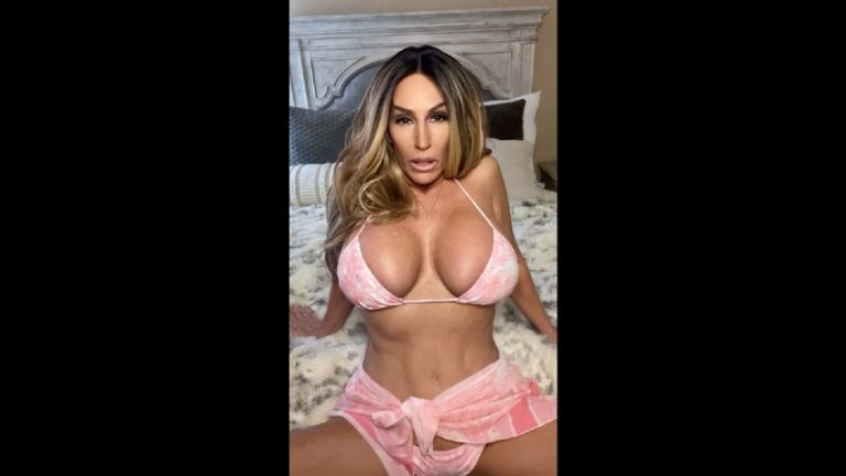 MILF Katie:HE WANTS IT ALL OVER HIS FACE