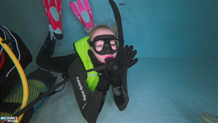 UkCuteGirl:Snorkel Vest Underwater Buoyancy Games in Full Wetsuit &amp;amp; Div
