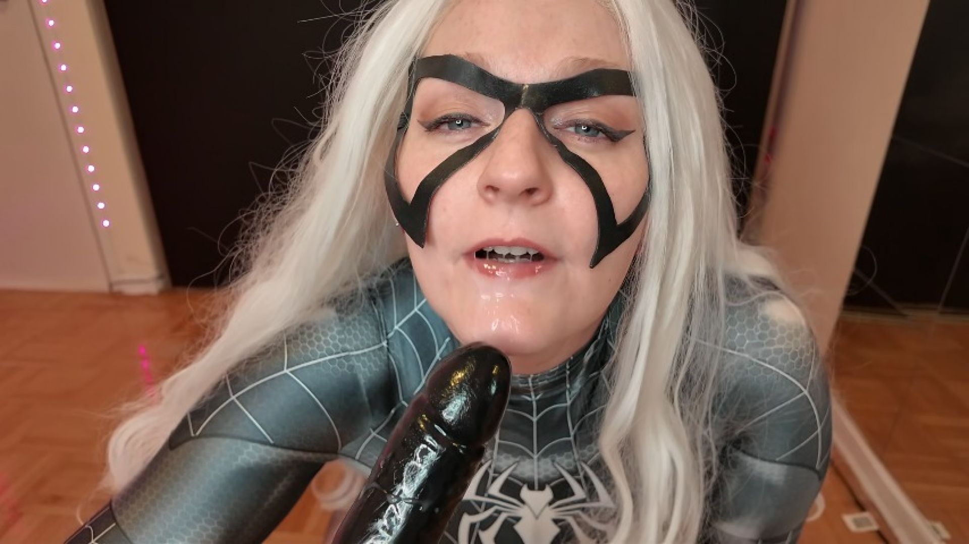 BoobieWanKenobi:Black cat seduces Venom