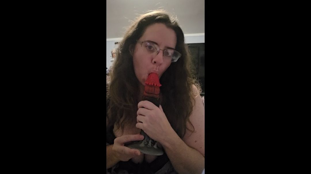 Lilpumpkin30:Trying out my new toy - Count Cockula