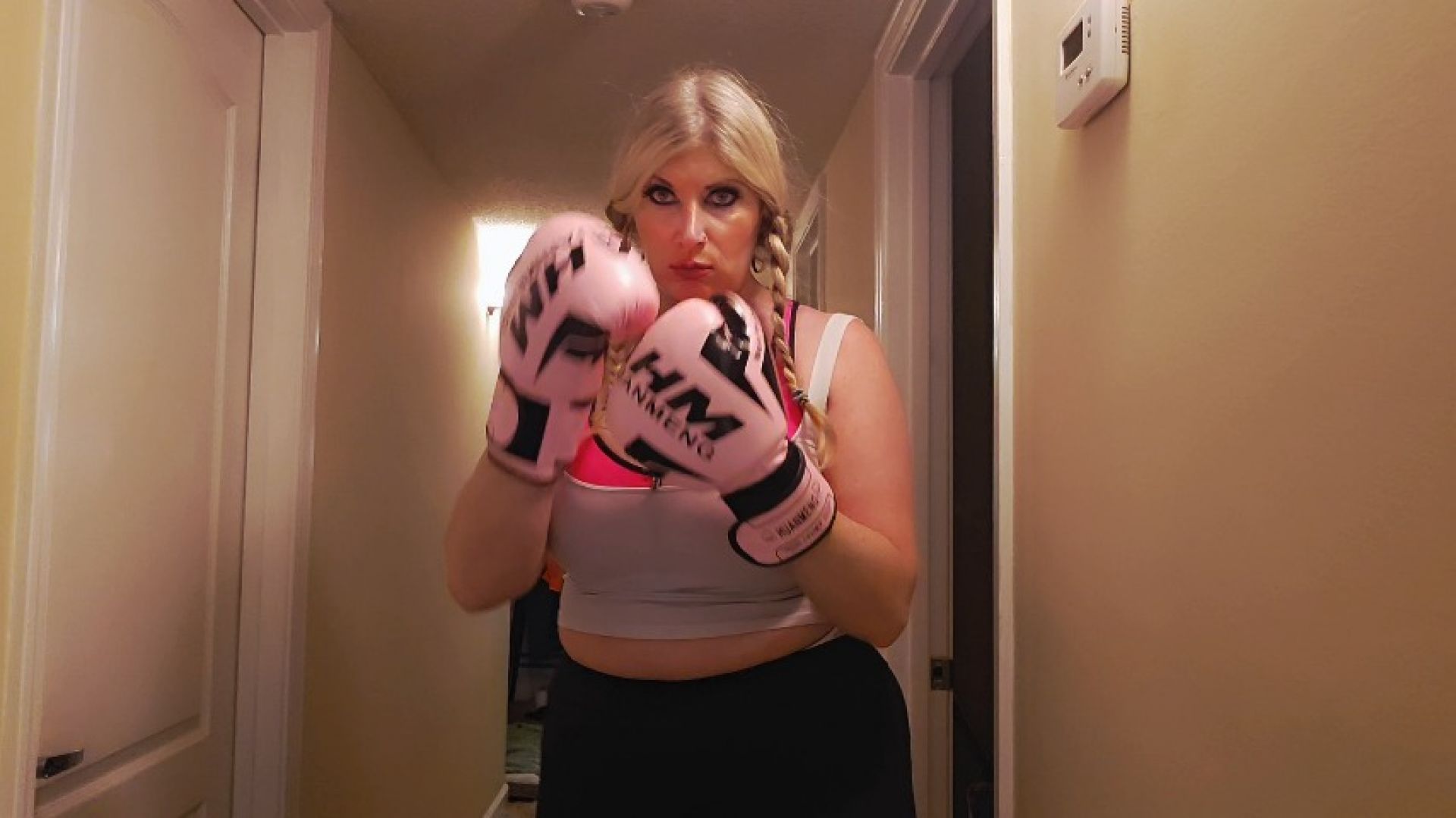 MizzErotique:Boxing babe kicks your butt in a friendly round