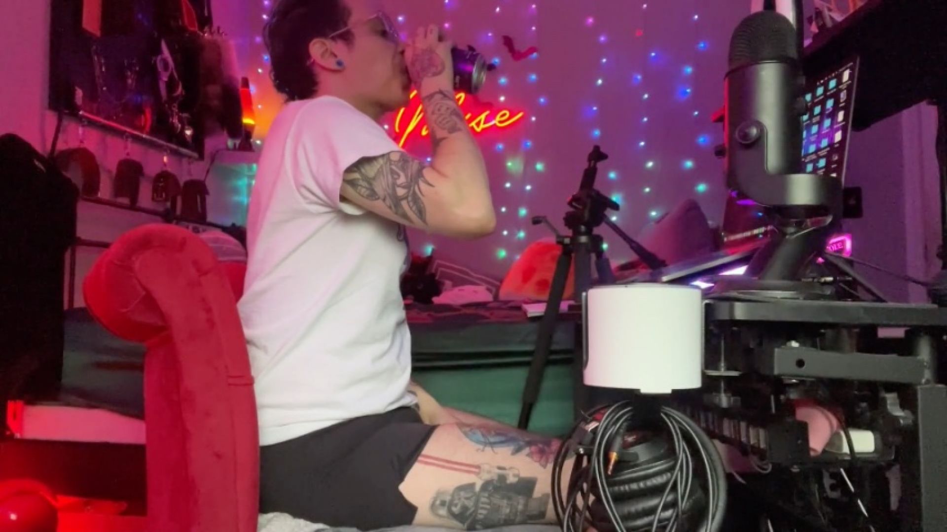 iwillbeyourmuse:Burping While Editing a Fart Video
