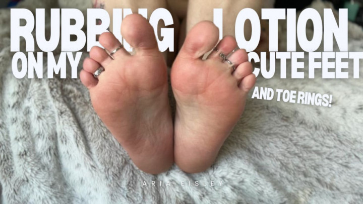 Aria Eisley:Lotioning My Cute Feet with Toe Rings | Aria Eisley