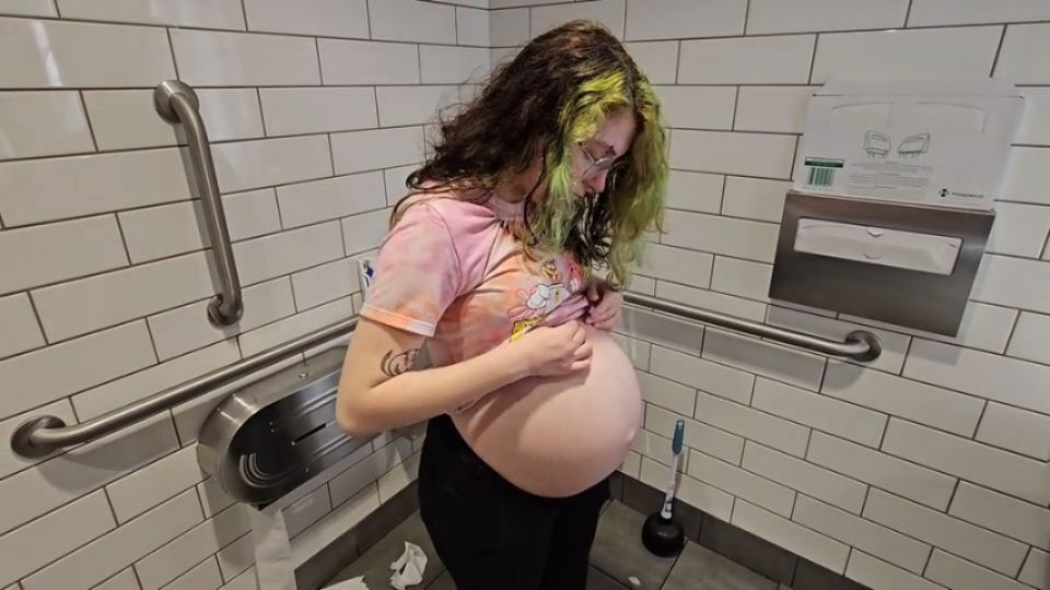 Galebkitty:Final Pregnant Pee Compilation