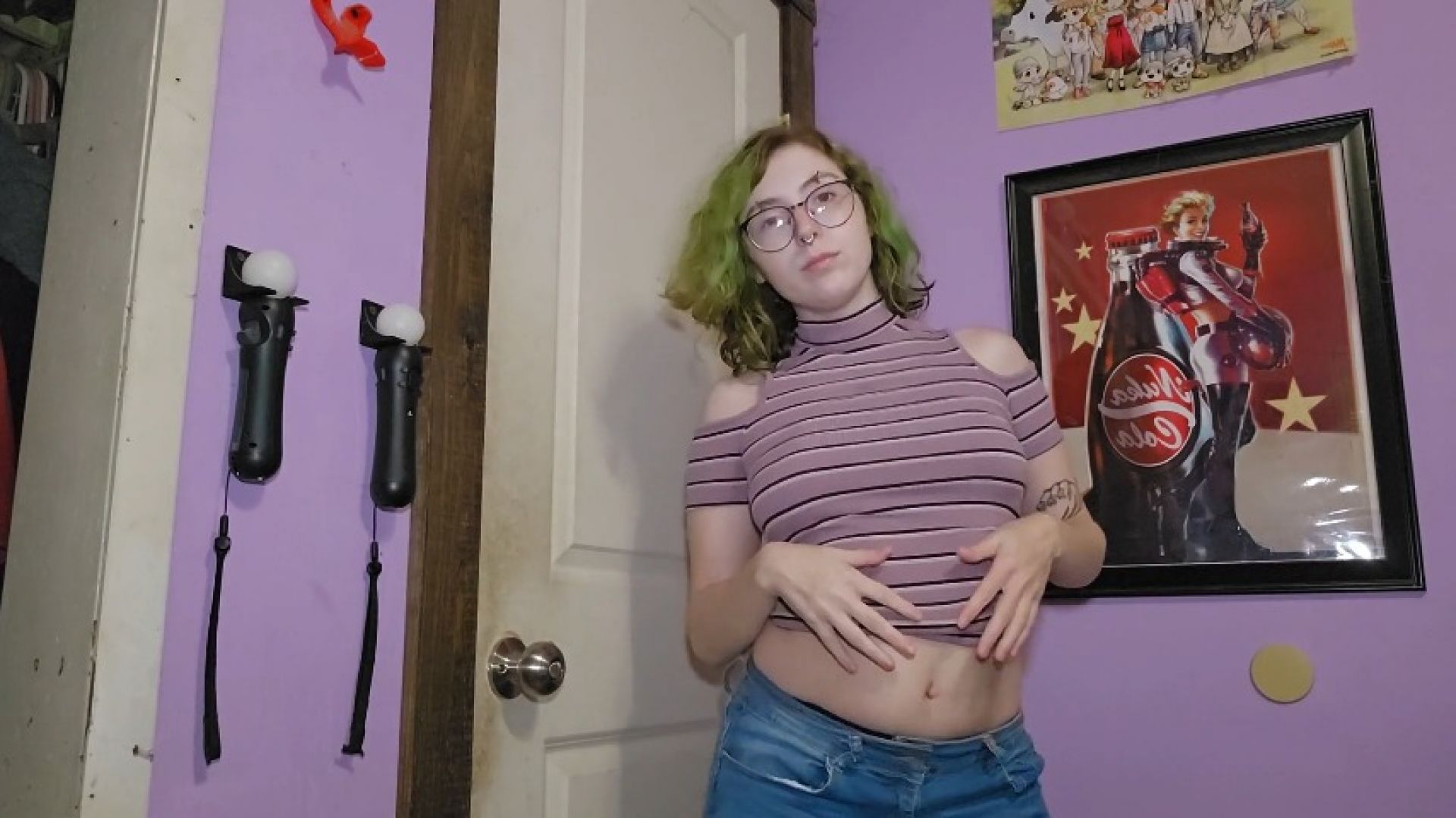 Galebkitty:Belly Dancing Rolling My Shirt Up