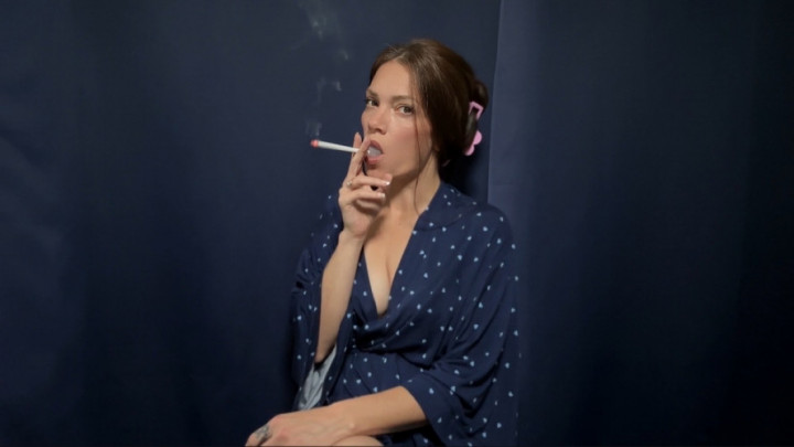 ScarletteLoves:Smoking Virginia Slims for the First Time