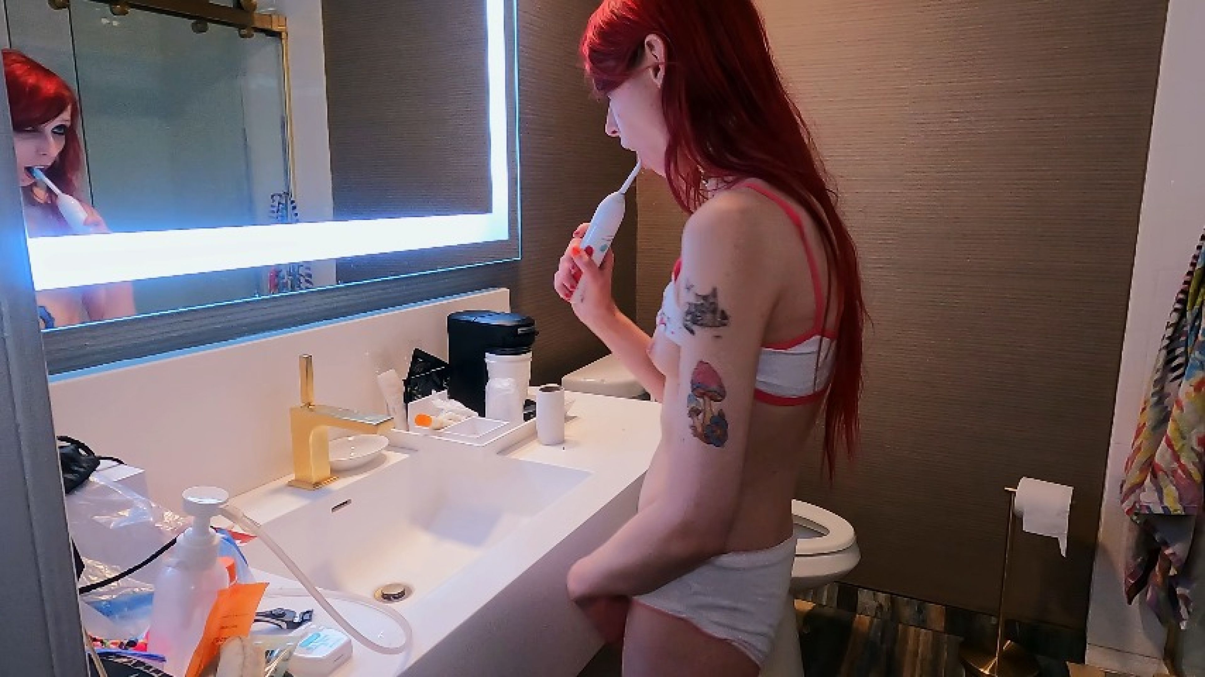 Princesssnow757:Electrifying Toothbrush Orgasms + Sneaky Shower Masturbation