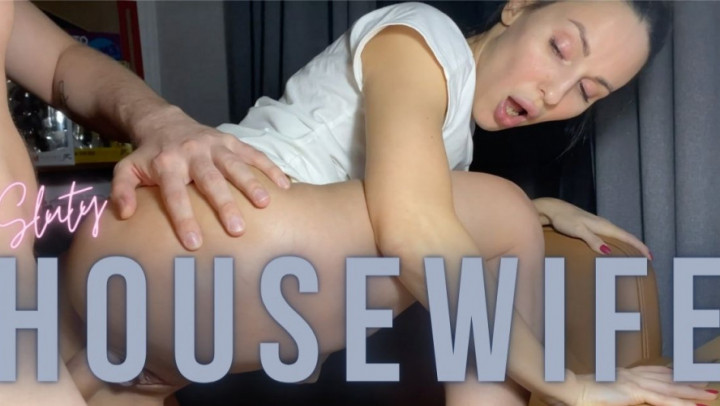 Lilu Moon:Housewife Sucks &amp;amp; Fucks Instead of Work POV