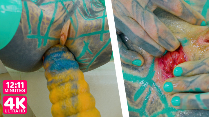 INSANE HUGE TOYS in TATTOO models ass Anuskatzz