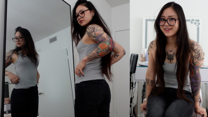 ur2dwaifu:Breaking in My New Jeans with Farts