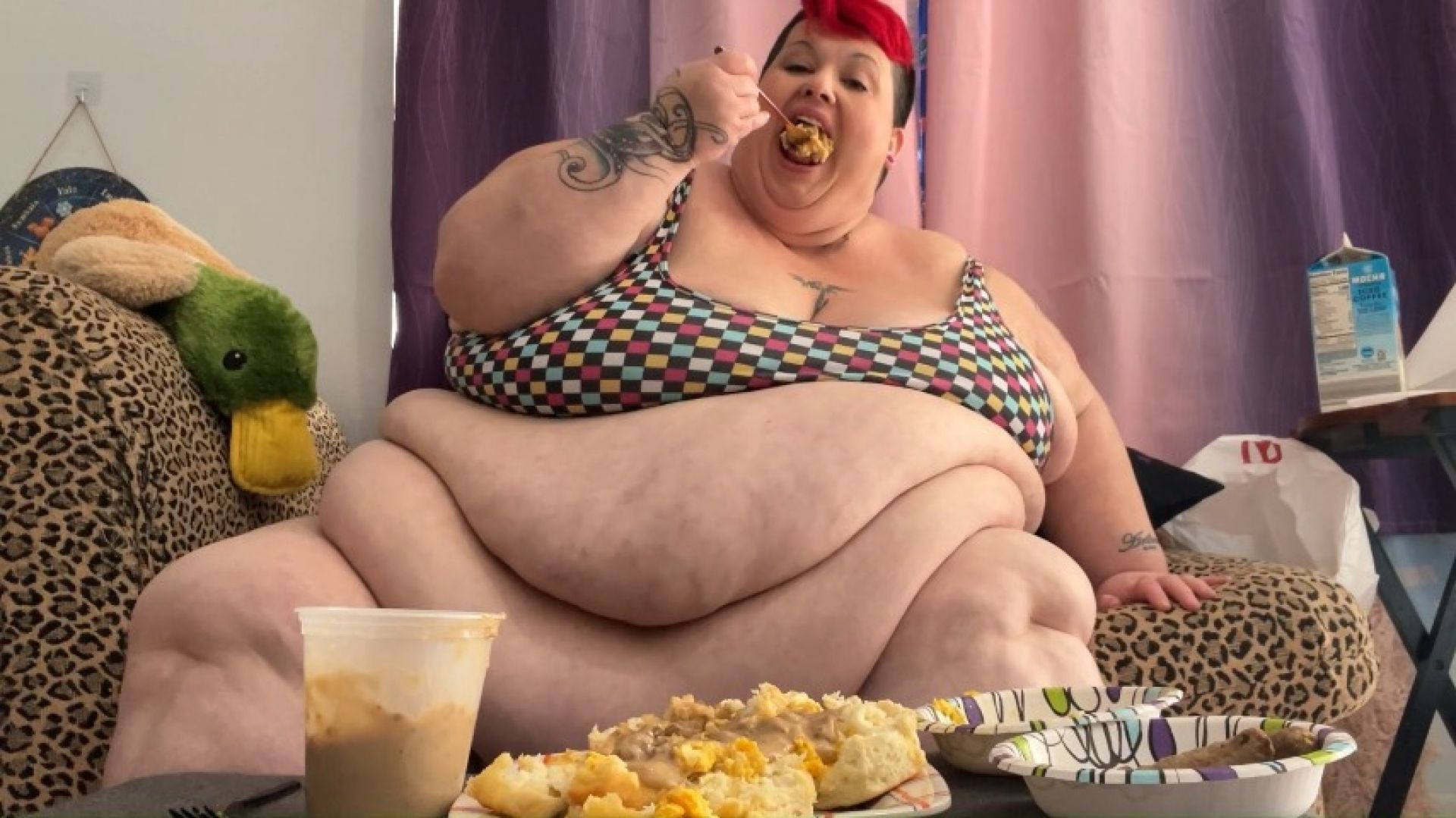 ReenayeStarr:Stuffing my Belly with a Massive Biscuit & Gravy Fam Meal HD