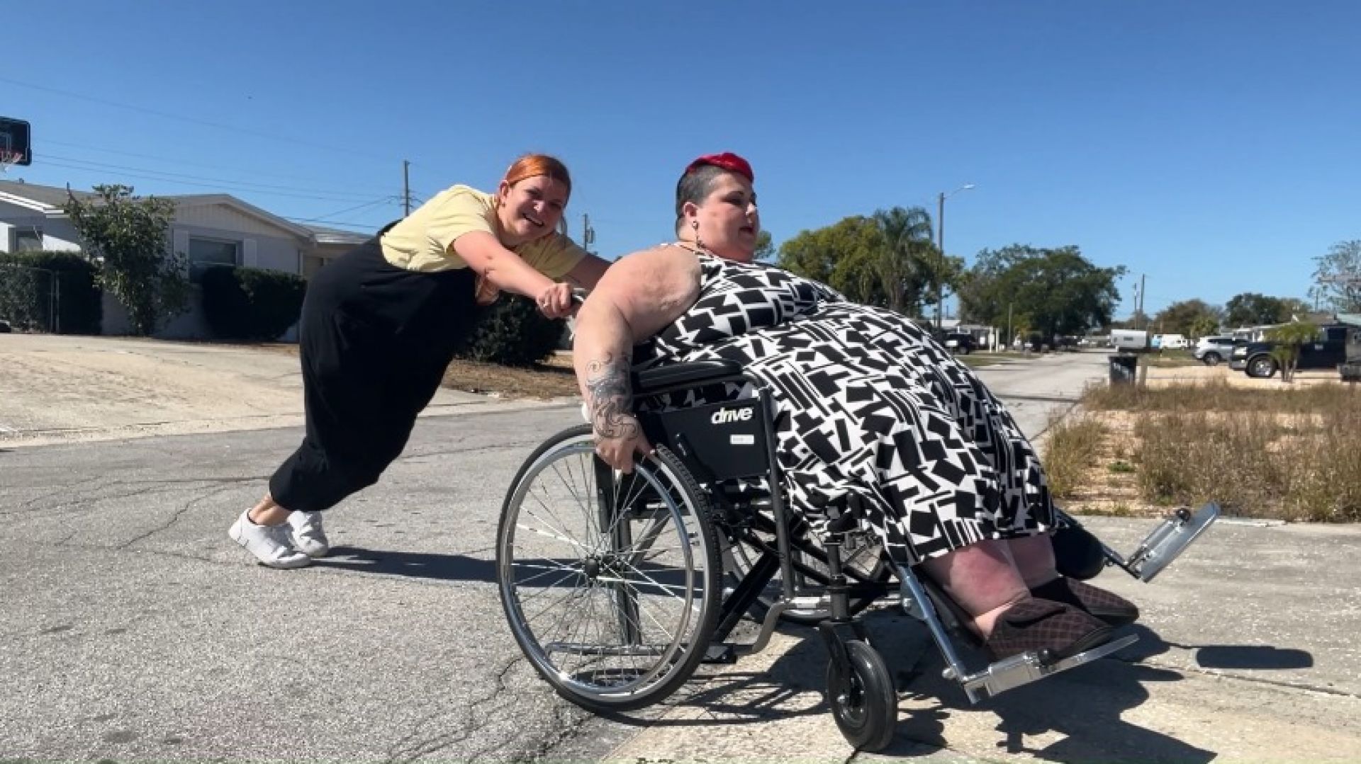 ReenayeStarr - USSBBW Wheelchair Struggles: Ayla can't push me uphill HD - ManyVids