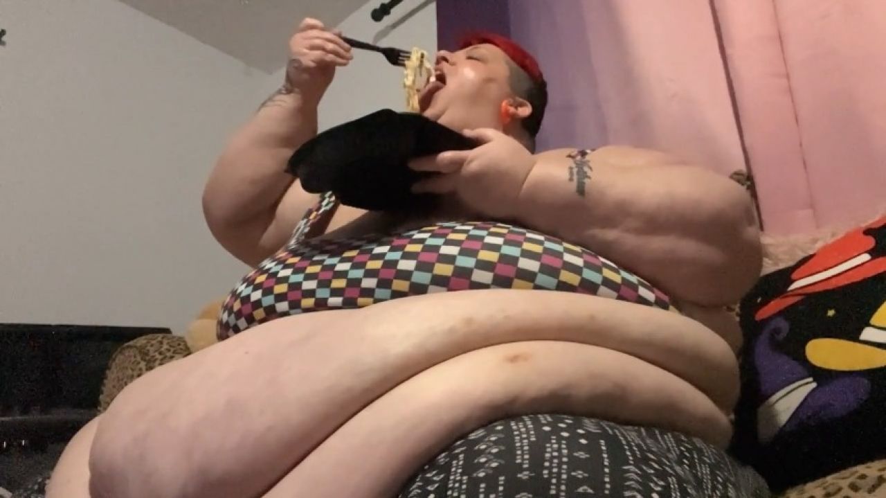 ReenayeStarr:Gluttonous SSBBW Massive Italian Feast SD