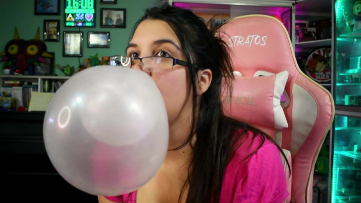 MeluWorld:Gamer girl closeup double gum bubbles SD - Bunny Looner