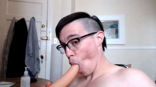 Dildo Sucking kikisprak