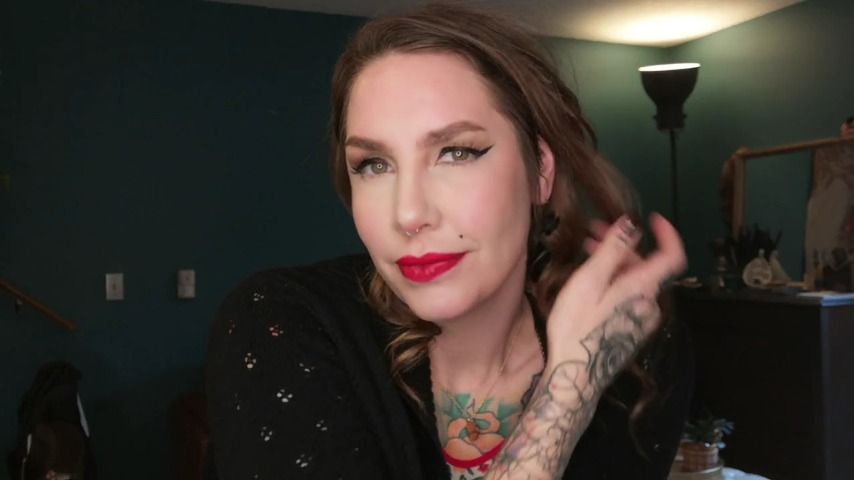 mondayjones-intense-eye-contact-with-monday-jones-manyvids