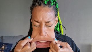 [477.14 MB] - Face stretching JOI - GoldenLace