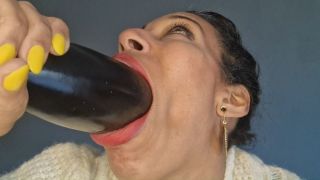 [393.02 MB] - Stuffing my mouth with eggplant - GoldenLace