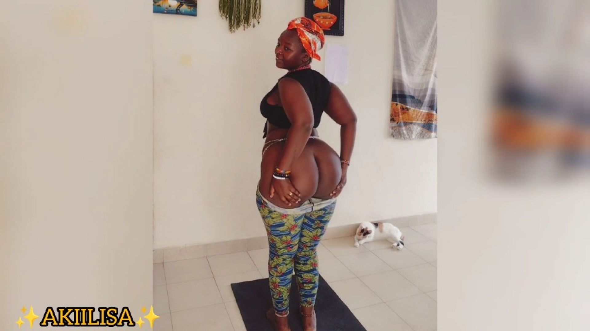 Akiilisa:Striptease: big ass shaking