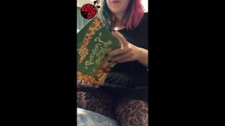 Mummy Ladybird reads you a bedtime story Ladybird Ladybird