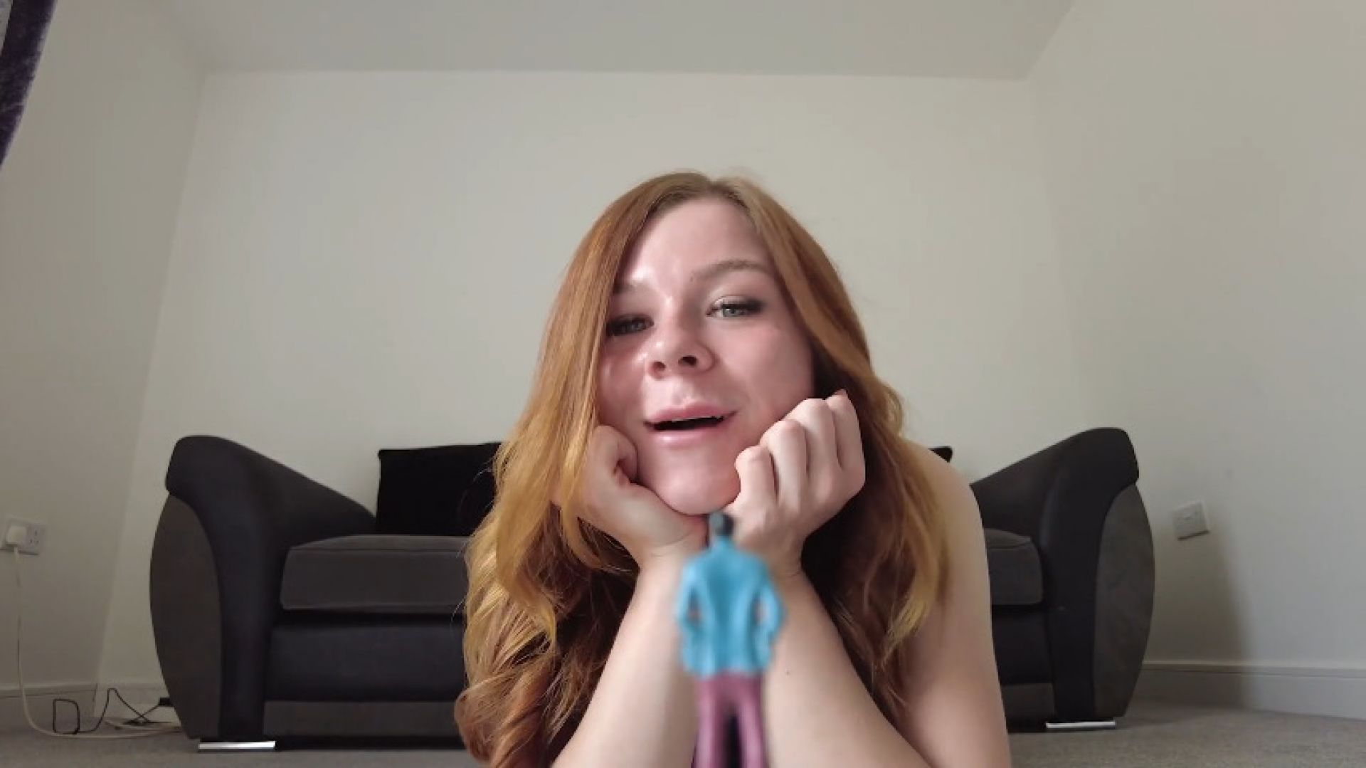 Hyenaphoto:Teen Giantess puts a tiny man in her pussy