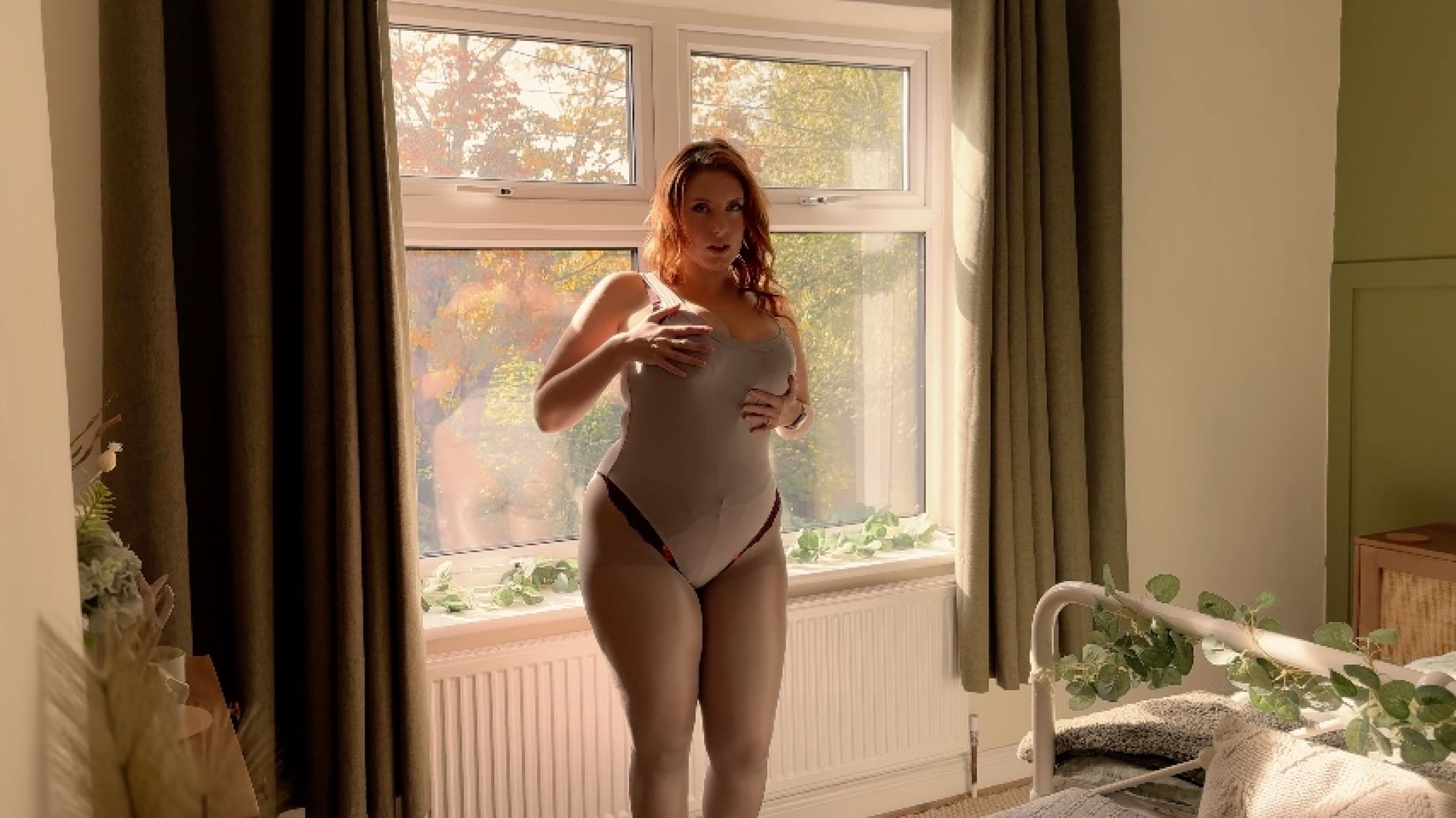 Lady Langford Nylons:Ex-Wife Strips & Shows Off Nylons & Lingerie In Cheeky Tease