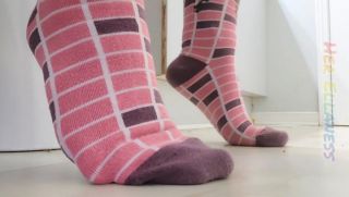 [82.94 MB] - A pink sock piddle - Her Ellaness