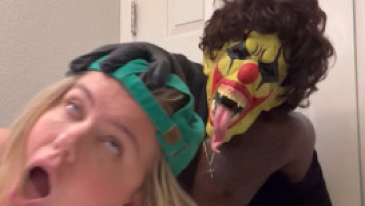 GIbbyTheClown:Blonde Whore Loses Job And Fucks Clown To Become A Pornstar