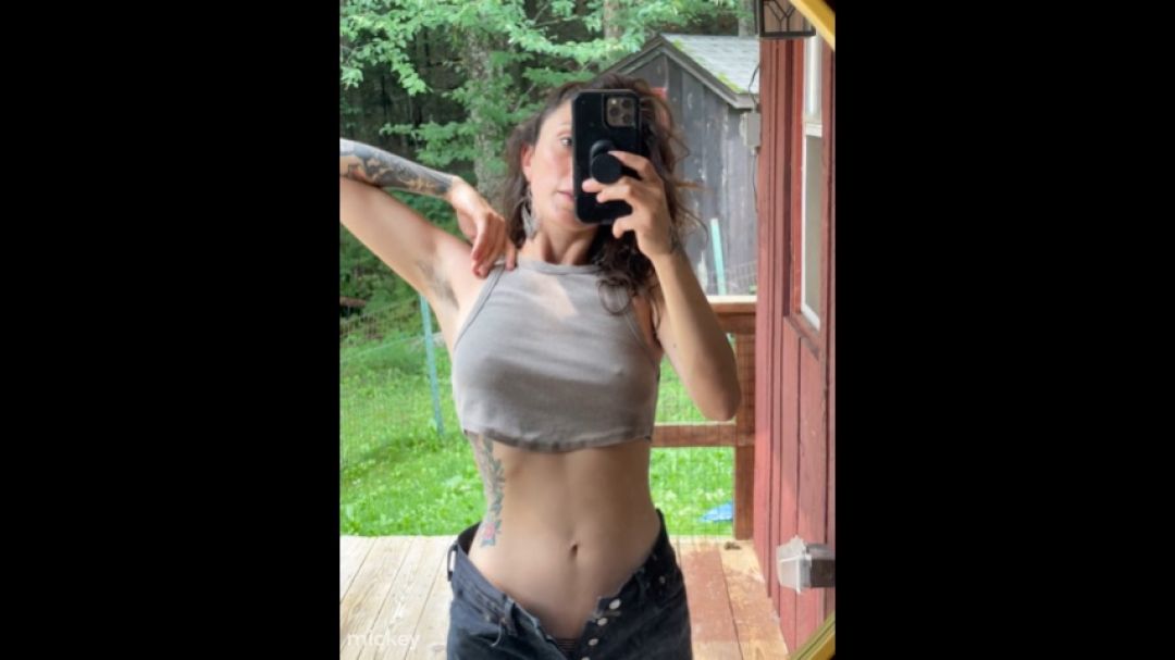 mmmickeyy:flirty hippy w/ hairy armpits