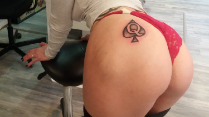 Finnish Bianca - Taking QOS tattoo picture
