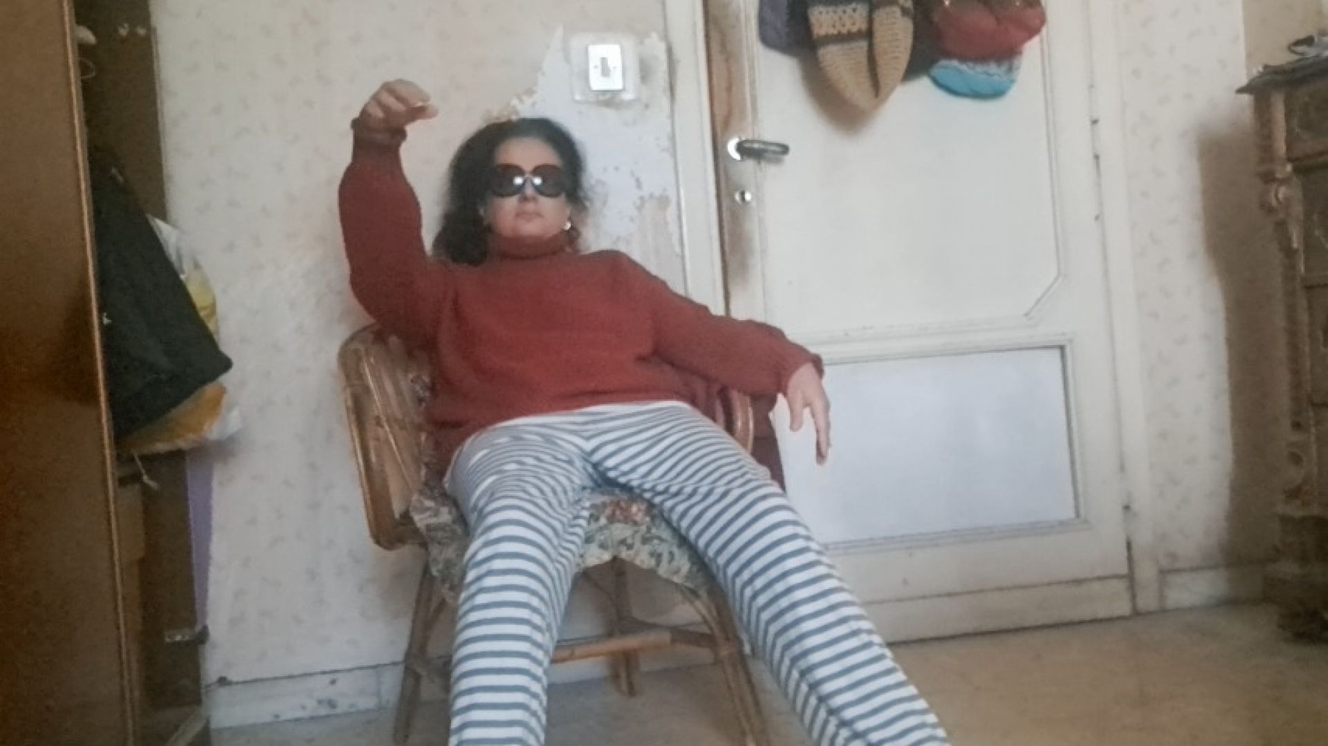 Vicky Vera:Broken doll battery is low