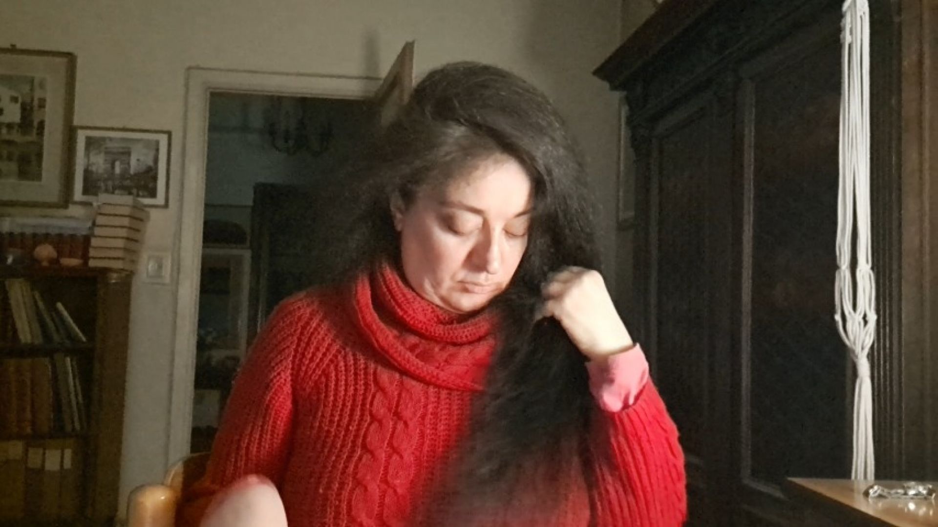 Vicky Vera:Brushing shiny dark hair