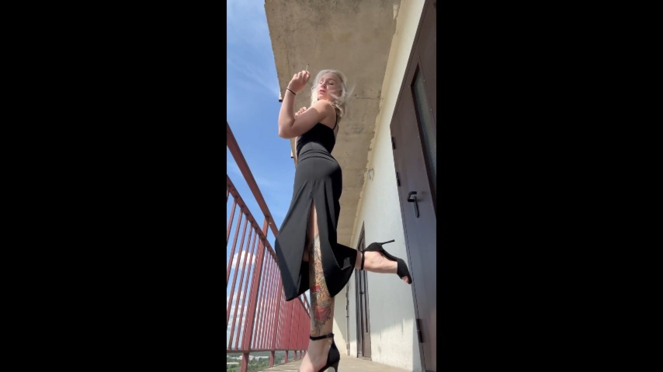 Seegirl:Smoking girl on balcony