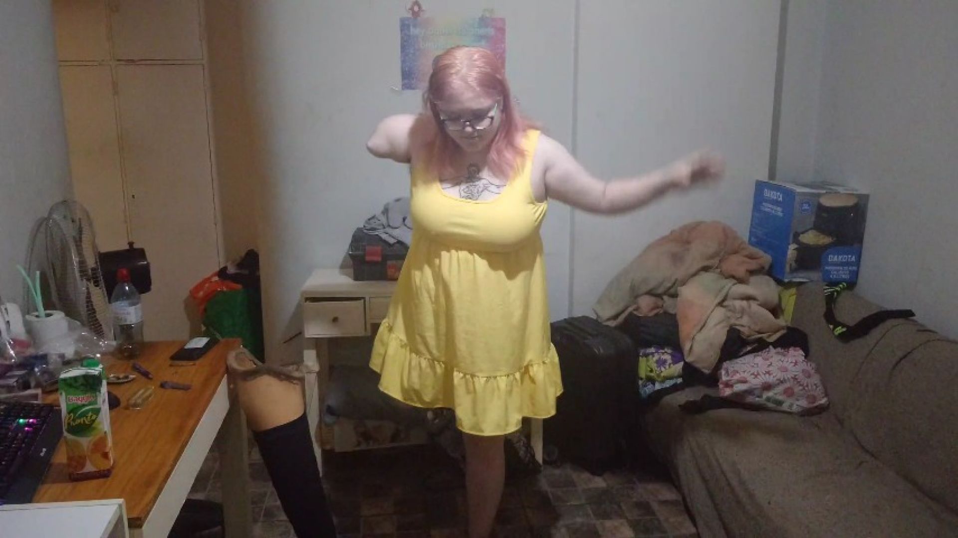 Aneris1718:Amputee hopping without panties