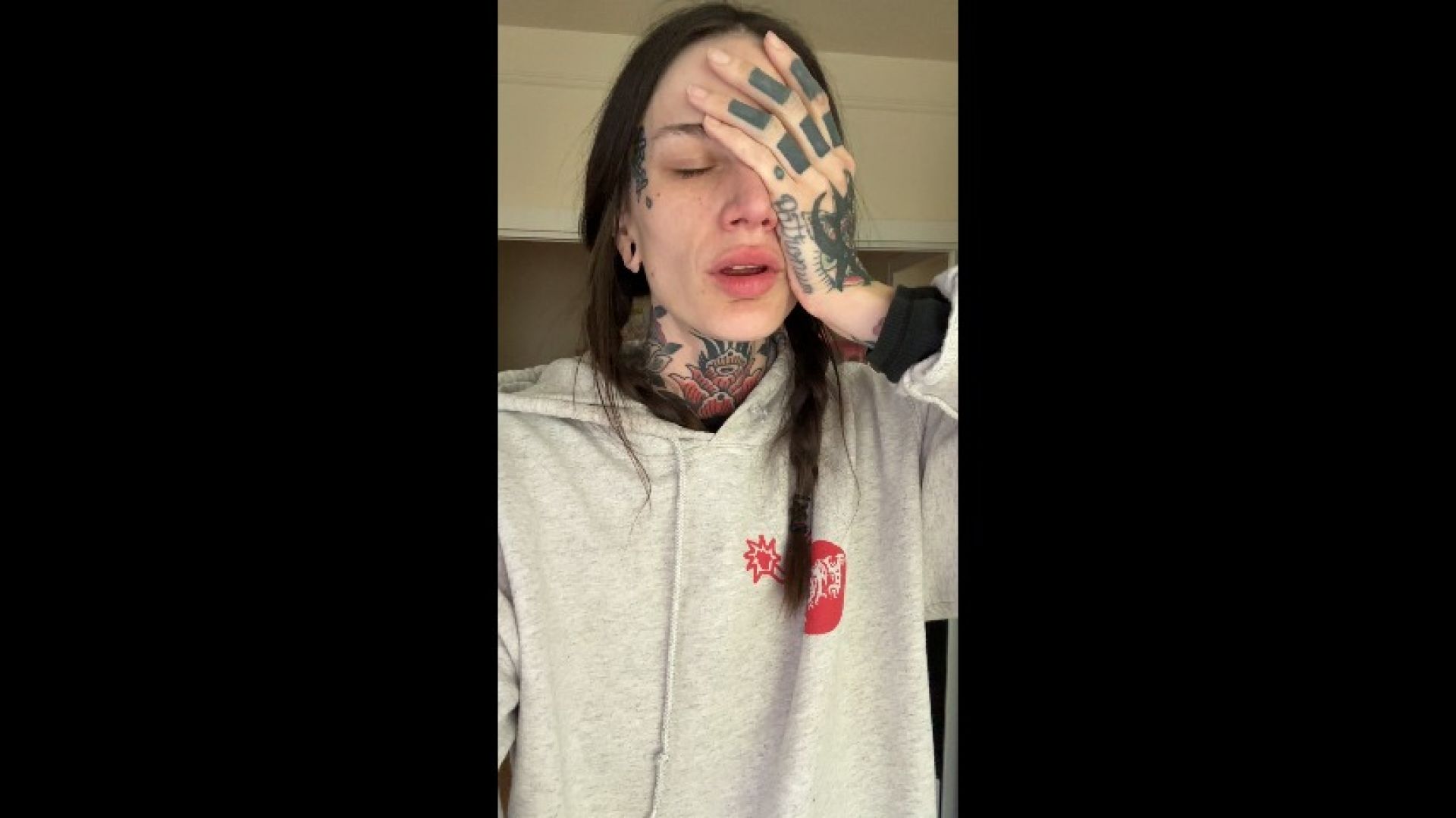 alaskalovesfetish:off day sneezes