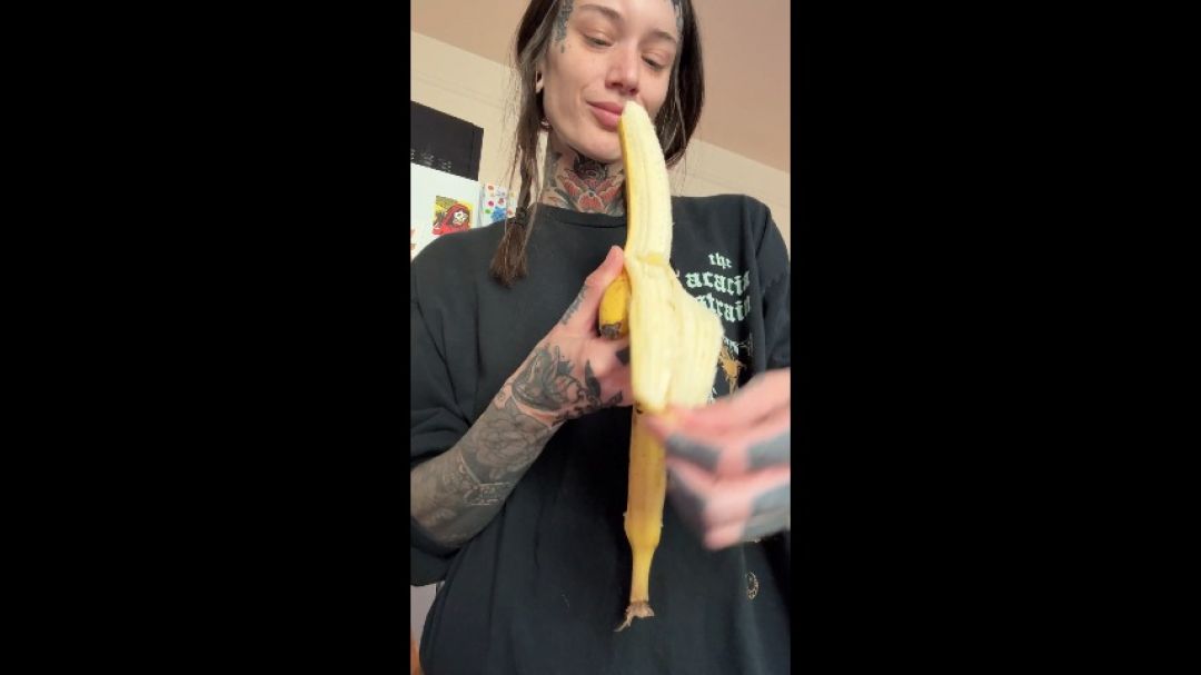 alaskalovesfetish:banana babble