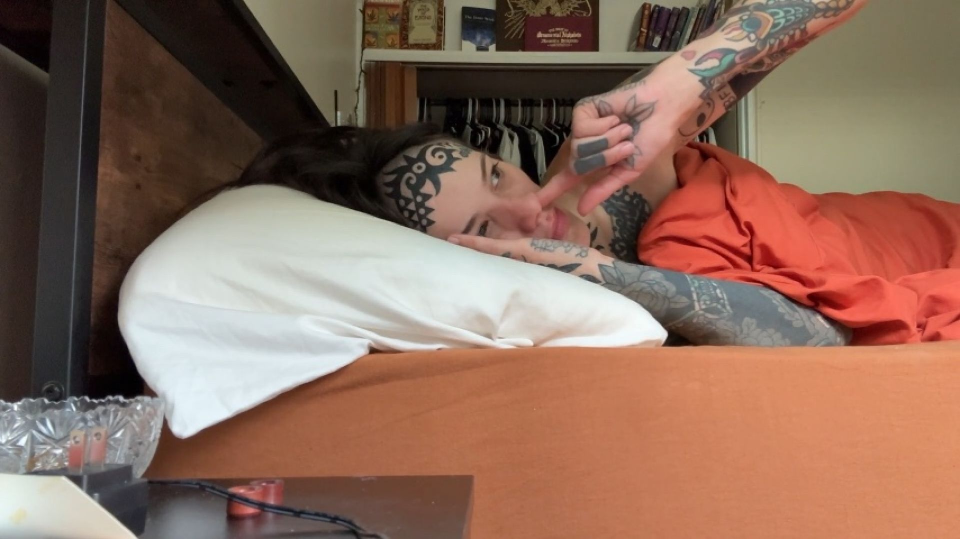alaskalovesfetish:morning picker doesnt know someones watching