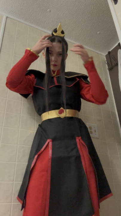 Simpqueen:azula strip down