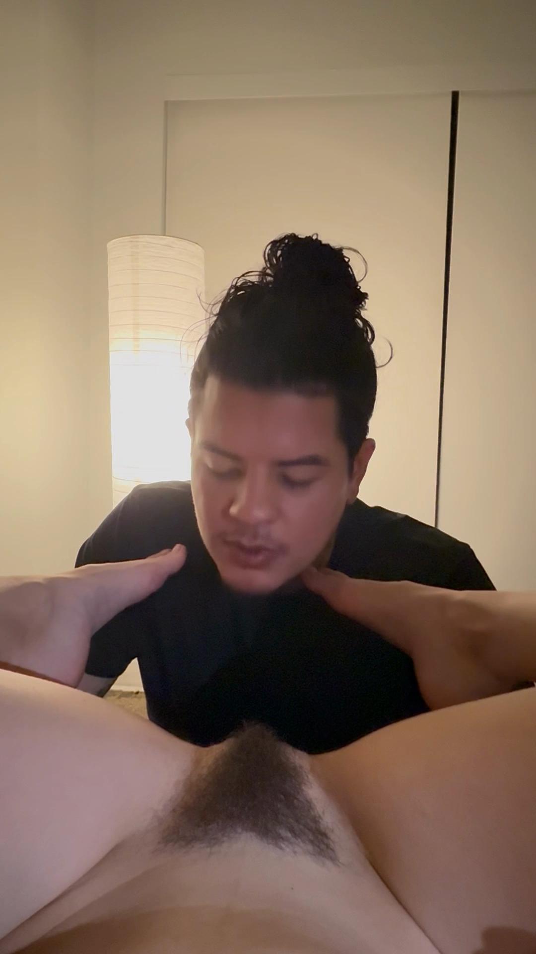 selenalovexxx:He loves worshipping pretty feet