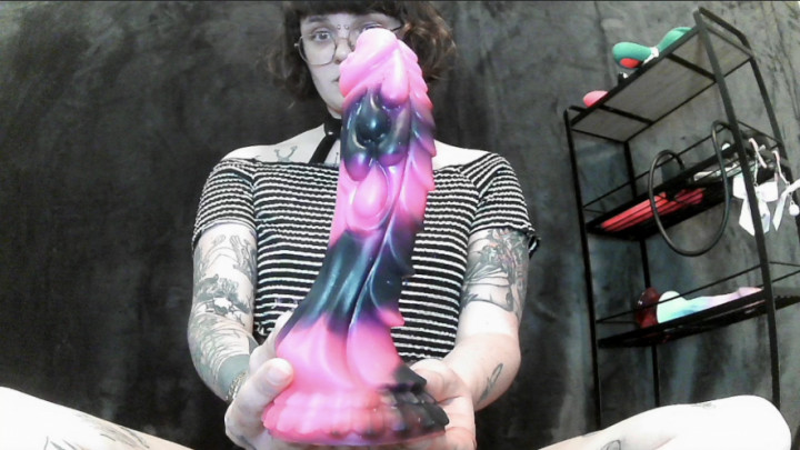 lucy44444:gagging on a giant dildo
