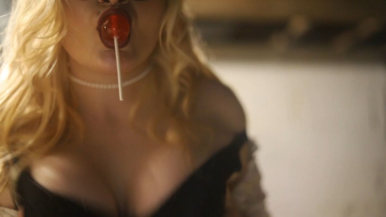 bignattybear:Basement Bimbo Sucks A Lollipop